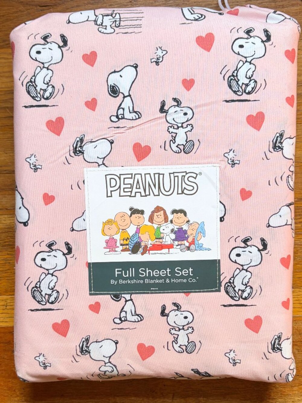 NEW Snoopy Peanuts Pink Valentines Day Poses And Hearts Queen Size Sheet Set